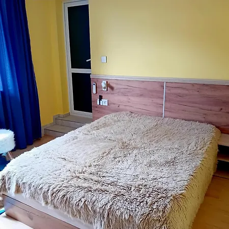 Апартаменти Laura *